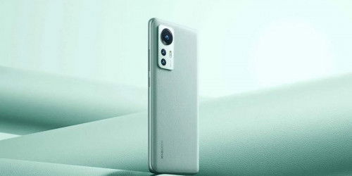 Xiaomi 12 vừa ra mắt đã trở thành đối thủ cạnh tranh trực tiếp với iPhone 13