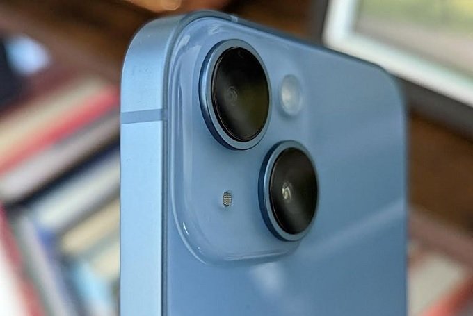 iPhone 14 512GB cũ sở hữu cụm camera kép ở mặt sau với độ phân giải 12MP