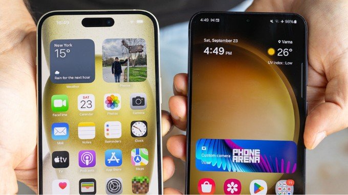 So sánh màn hình Galaxy S23 Plus và iPhone 15 Plus