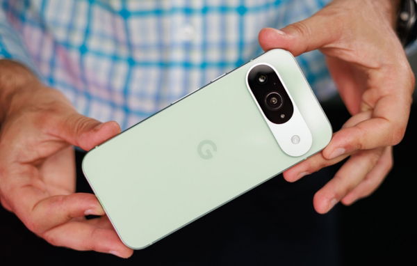 Google Pixel 9 tiếp tục theo đuổi ngôn ngữ thiết kế tối giản, hiện đại và thanh lịch