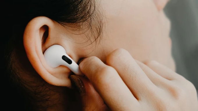 Tính năng “Giữ âm thanh trong tai nghe” giúp duy trì phát nhạc trên AirPods