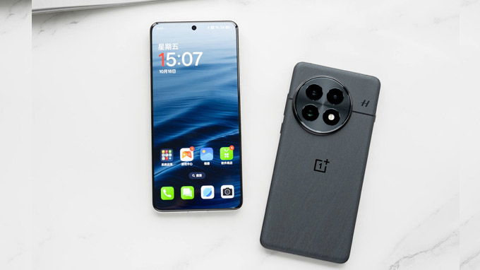 phần mềm và màn hình trên OnePlus 13