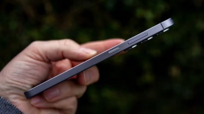 độ mỏng của Samsung Galaxy S25 5G (12GB|256GB) SM-S931N (Cũ 99%)