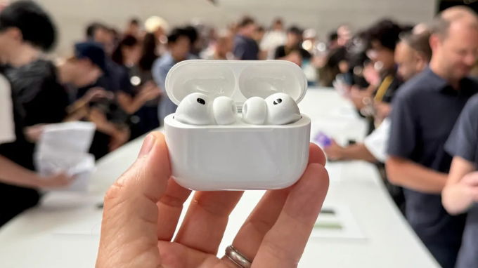 AirPods Pro 3 Pro 3 bổ sung các tính năng AI mới như Hearing Aid mode, Adaptive EQ nâng cao