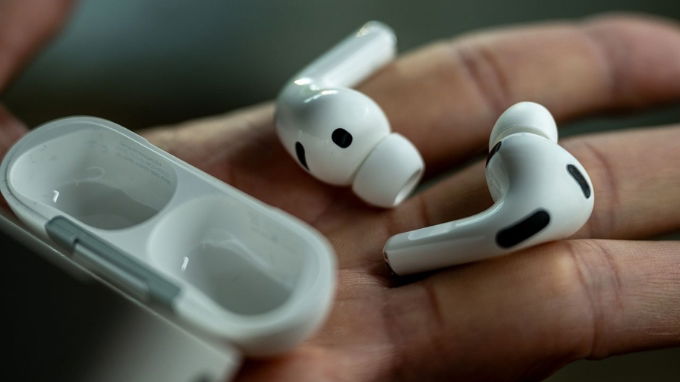 Với AirPods Pro 3, Apple đã nâng đáng kể thời gian nghe nhạc trên một lần sạc