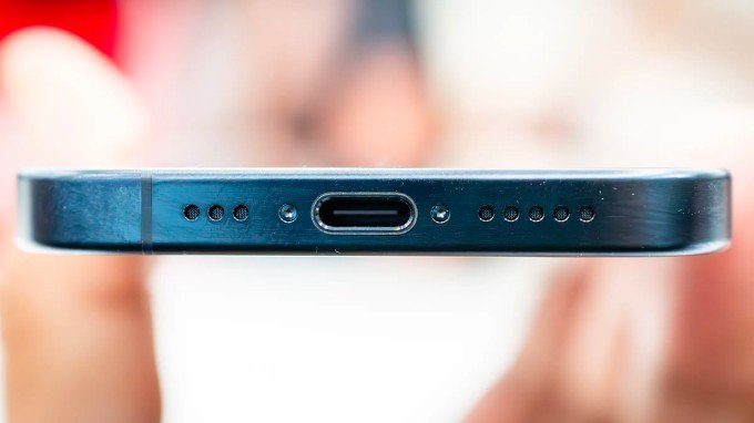 iPhone 15 Pro 256GB cũ có cổng sạc USB-C