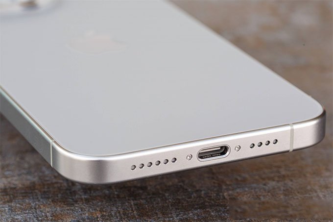 iPhone 15 Pro Max 512GB sử dụng cổng USB-C