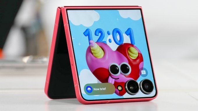thiet-ke-samsung-galaxy-z-flip-7-1-xtmobile_1