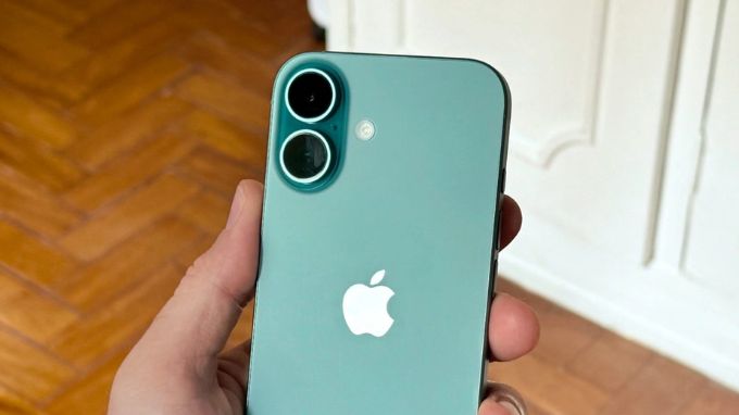 Cụm camera kép trên iPhone 16 128GB