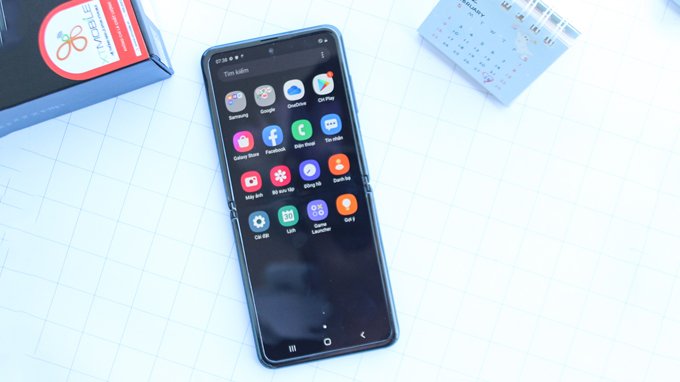 Galaxy Z Flip sẽ là smartphone gập vỏ sò thứ 2 trên thị trường