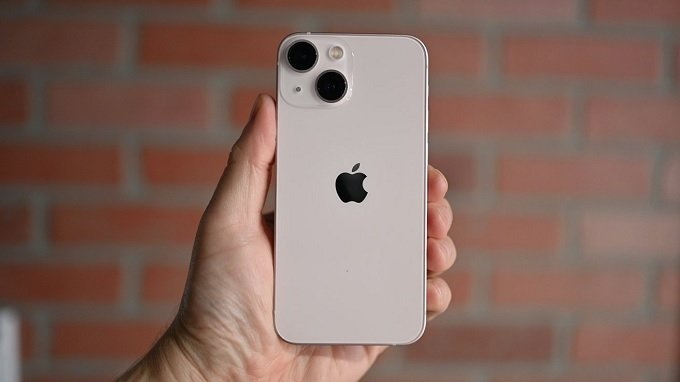 Thiết kế iPhone 13 mini 256GB không có quá nhiều khác biệt so với người tiền nhiệm