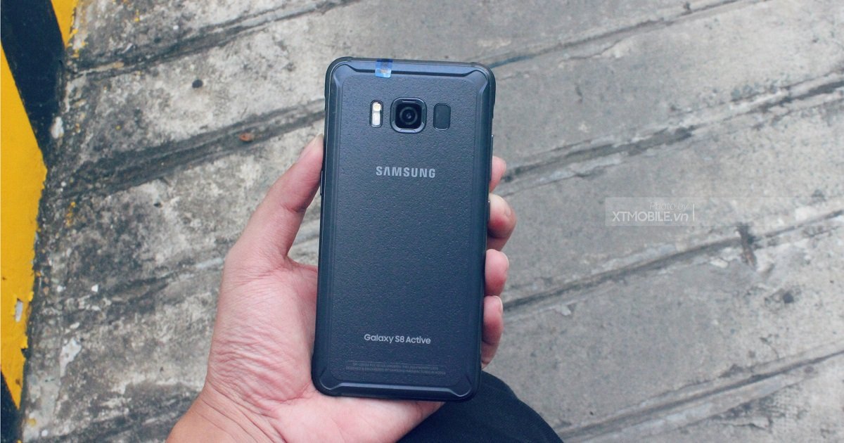 Galaxy S8 Active cũ là dòng sản phẩm nồi đồng cối đá, chịu được môi trường khắc nghiệt về độ ẩm, nhiệt độ và cả va đập.