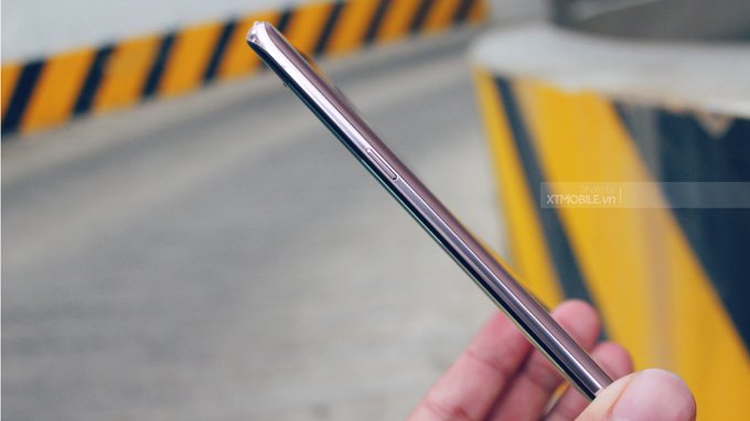 Galaxy S8 Plus Mỹ mang đến cảm giác cầm nắm thoải mái, thon gọn 