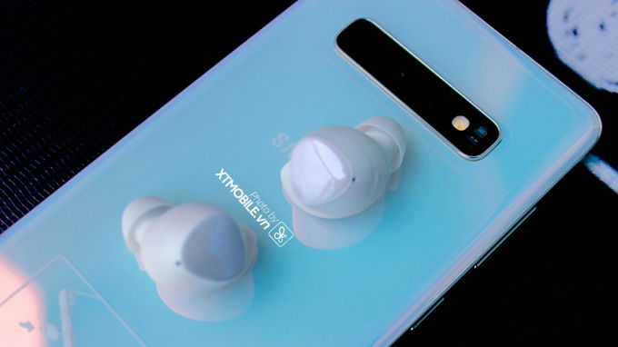 Samsung Galaxy Buds chính hãng hỗ trợ sạc không dây tiện lợi