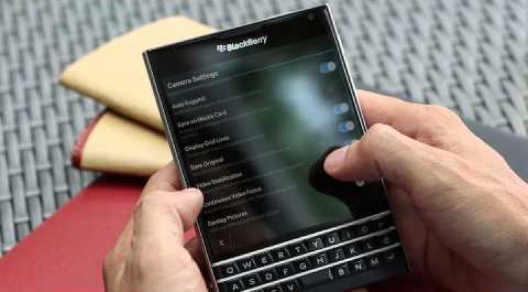 Tinhte.vn - Giao diện chụp hình của BlackBerry Passport